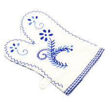 Load image into Gallery viewer, Made in Portugal Hand-embroidered Viana&#39;s Oven Mitts Set of 2
