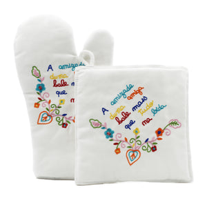 Amizade White Oven Mitt and Pot Holder Set