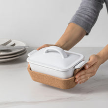 Load image into Gallery viewer, Casafina Ensemble 10&quot; Rectangular White Casserole with Cork Tray
